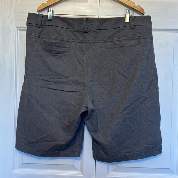 Men’s Lululemon’s flat front shorts. Size 38 - Picture 2 of 5